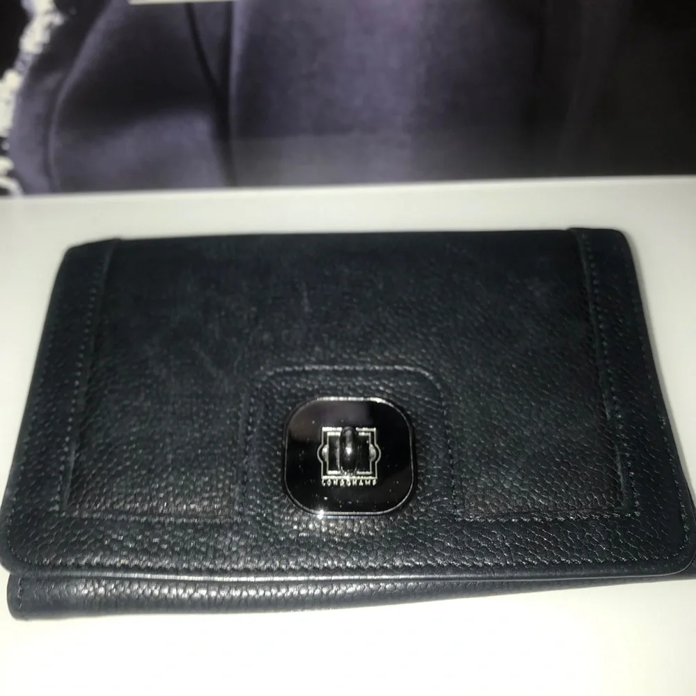 Longchamp black leather folding wallet‎